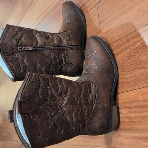 🌴Brand New. Never Worn. Arizona Jean Kyleen brown cowgirl boots. Size 3